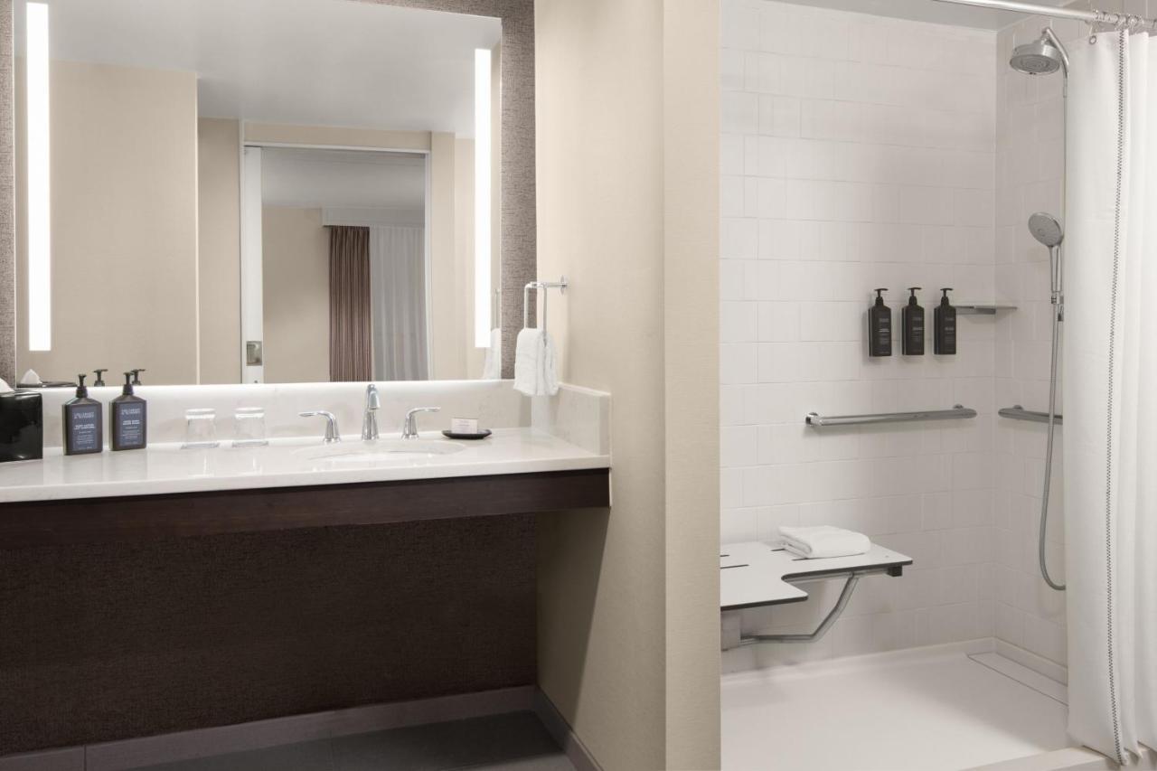Sheraton Milwaukee Brookfield Ngoại thất bức ảnh