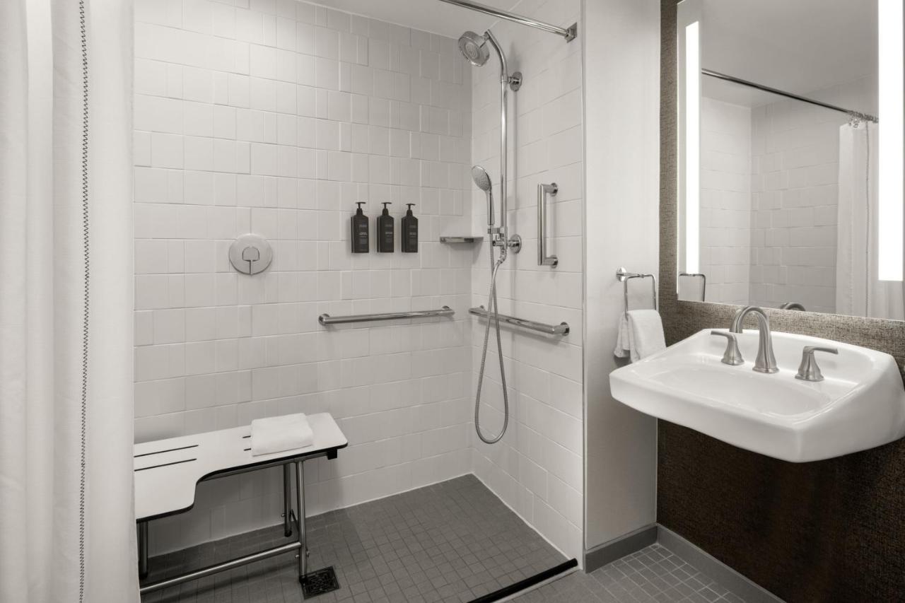 Sheraton Milwaukee Brookfield Ngoại thất bức ảnh