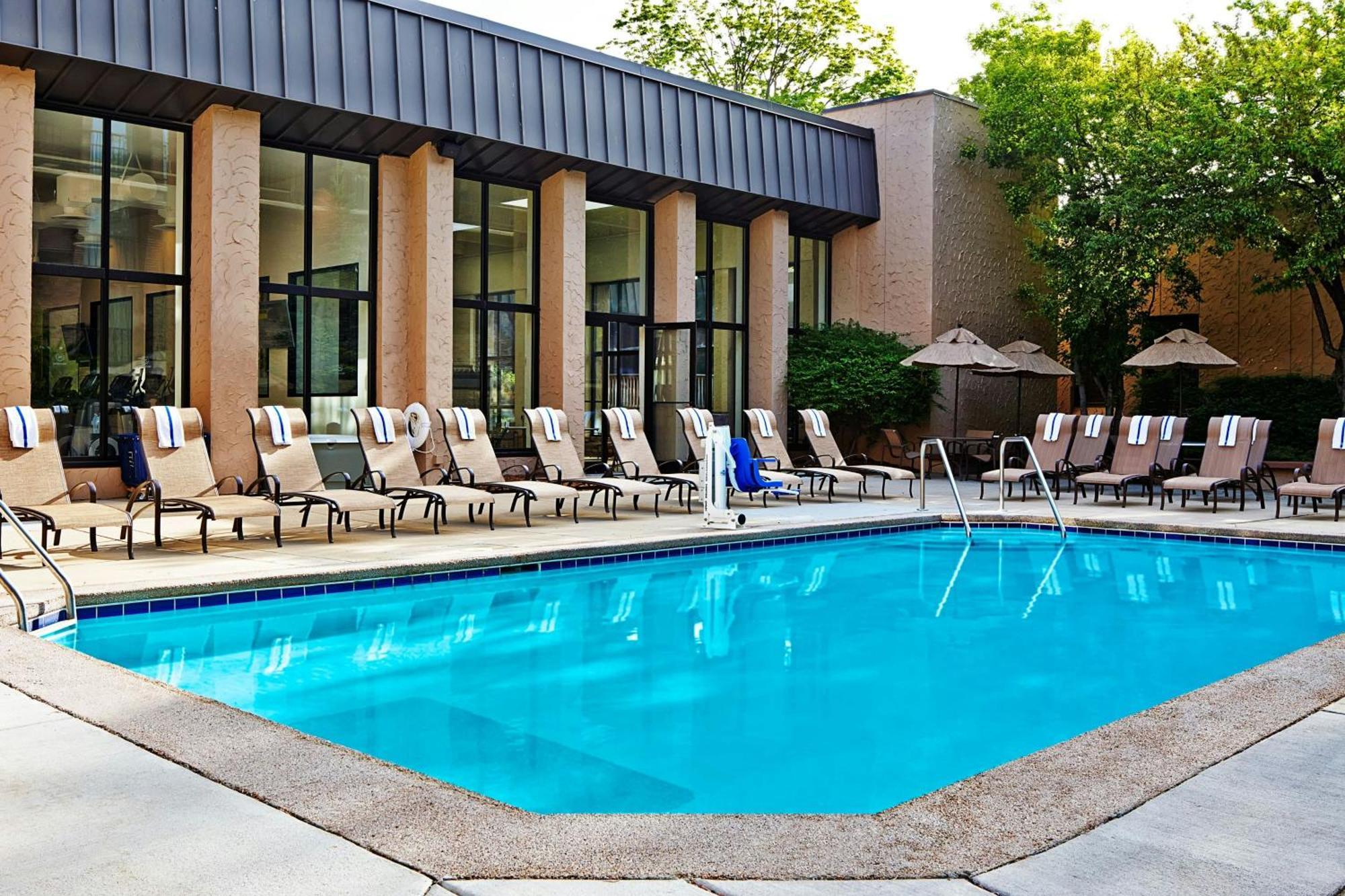 Sheraton Milwaukee Brookfield Ngoại thất bức ảnh