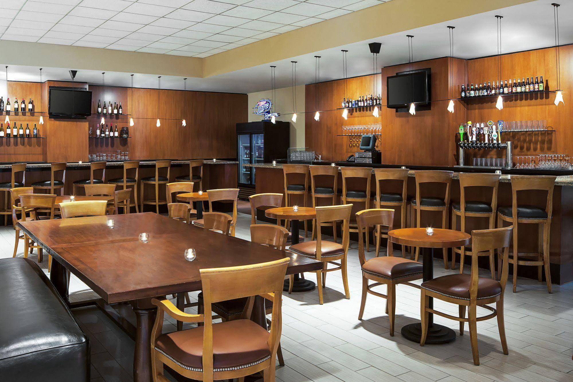 Sheraton Milwaukee Brookfield Ngoại thất bức ảnh