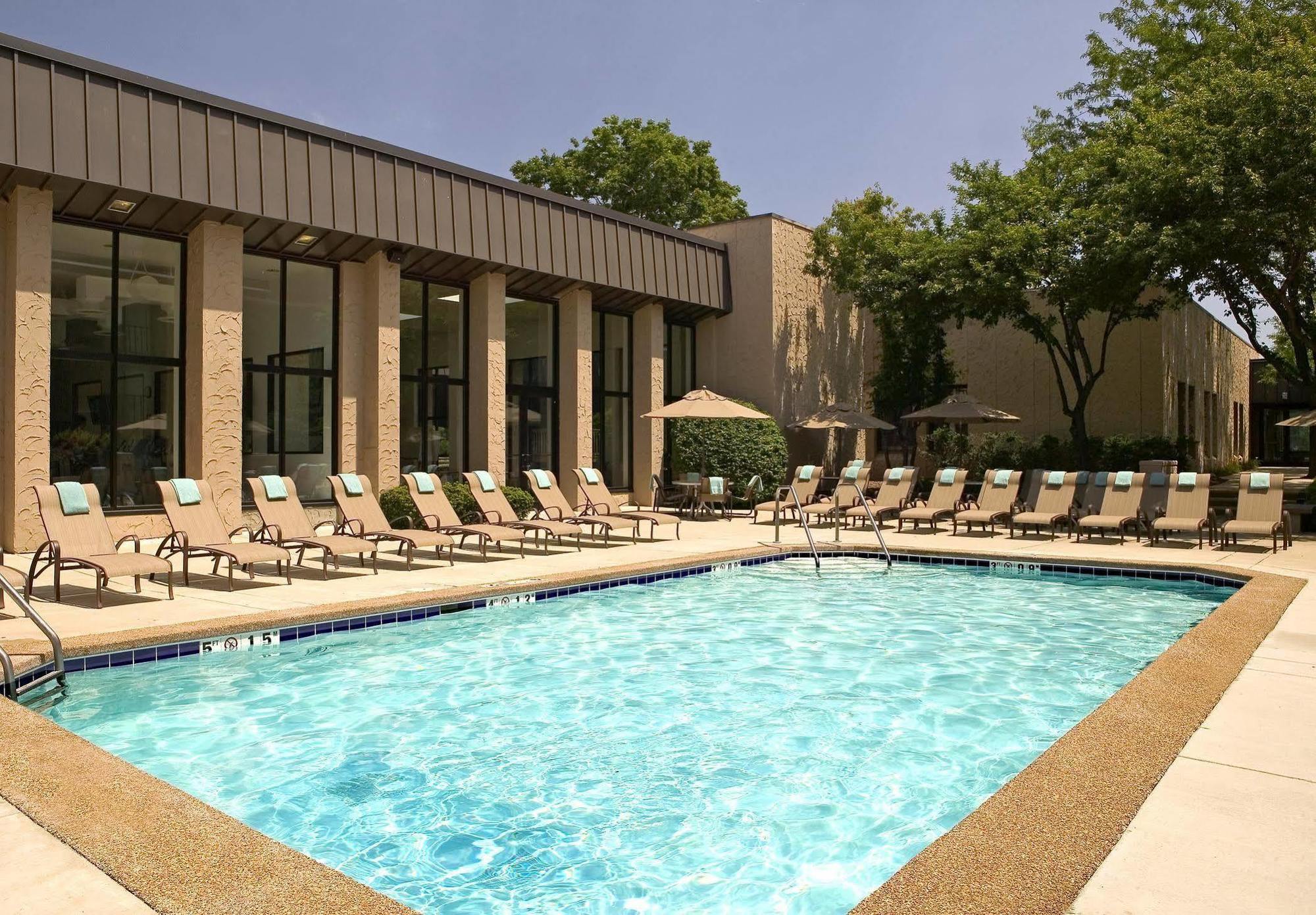Sheraton Milwaukee Brookfield Ngoại thất bức ảnh
